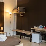 招待所 Exclusive